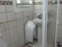 Bathroom 1 - 5 square meters of property in Dwarskersbos