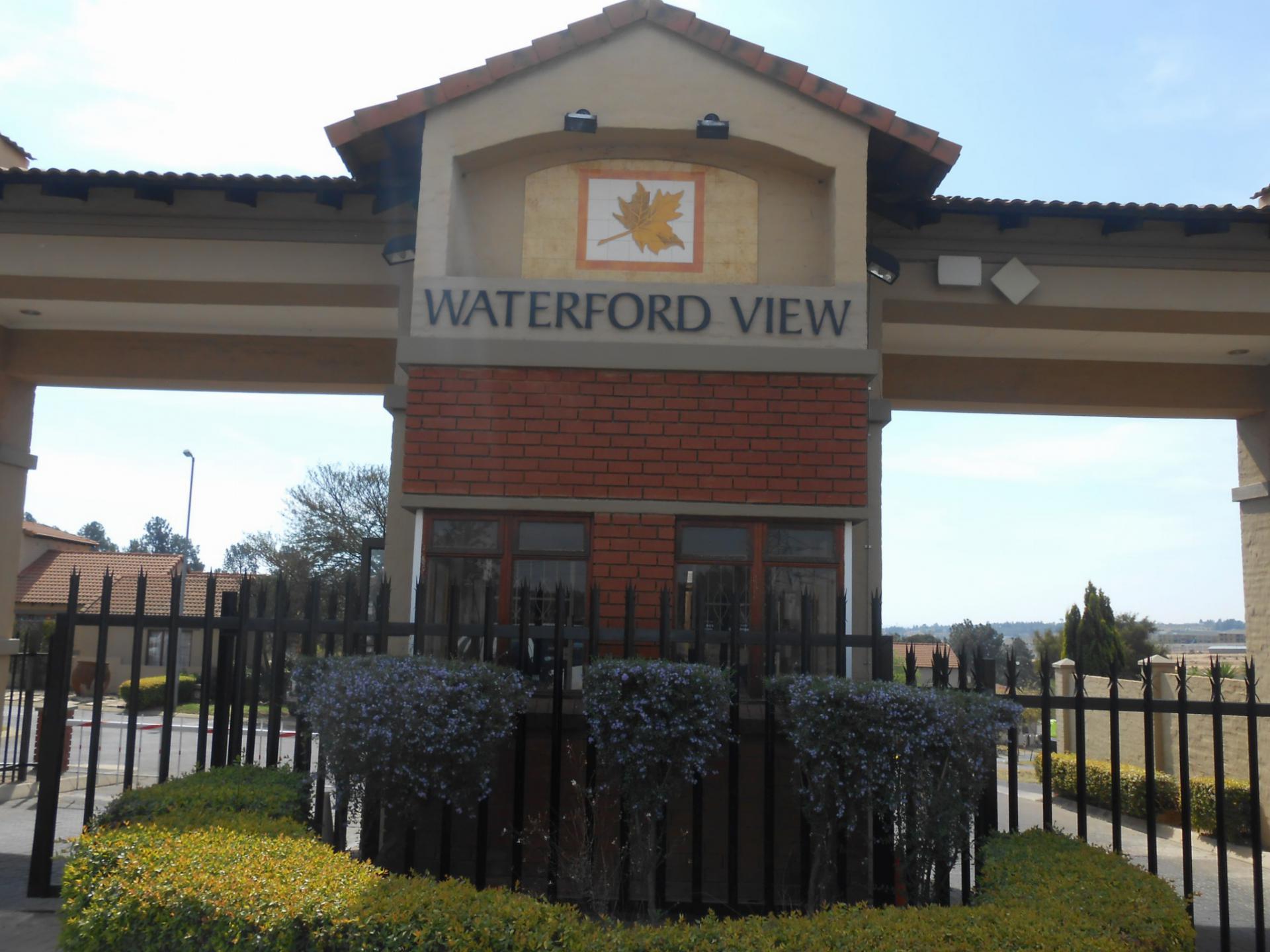 Front View of property in Bloubosrand