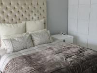Main Bedroom - 17 square meters of property in Rondebosch East