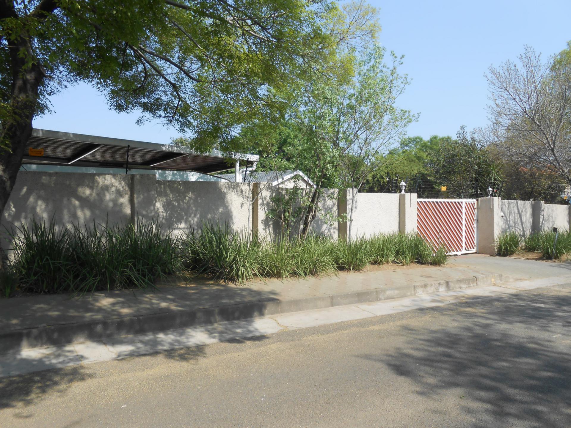 Front View of property in Meadowbrook