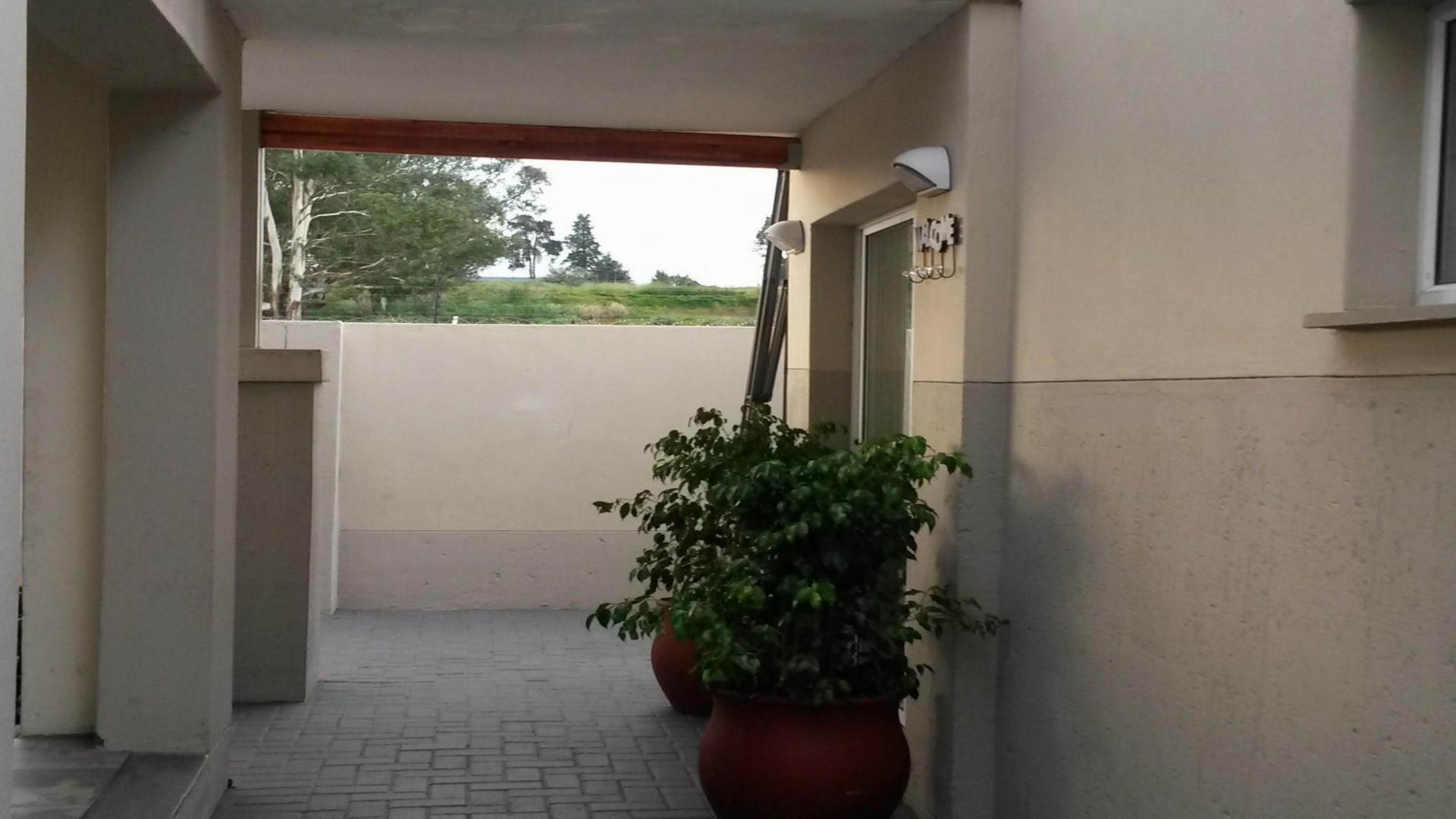 Front View of property in Die Heuwel