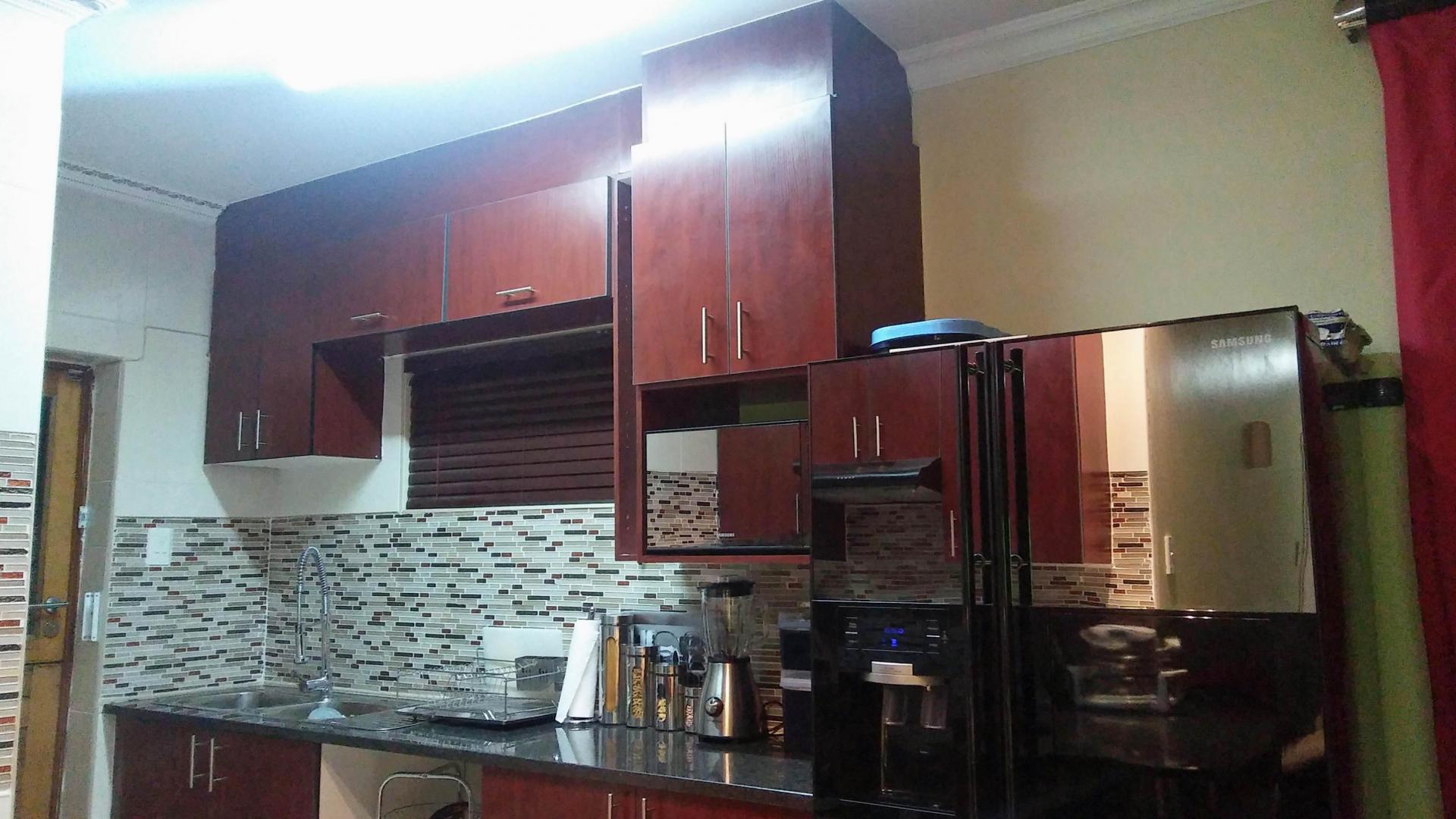 Kitchen - 7 square meters of property in Die Heuwel