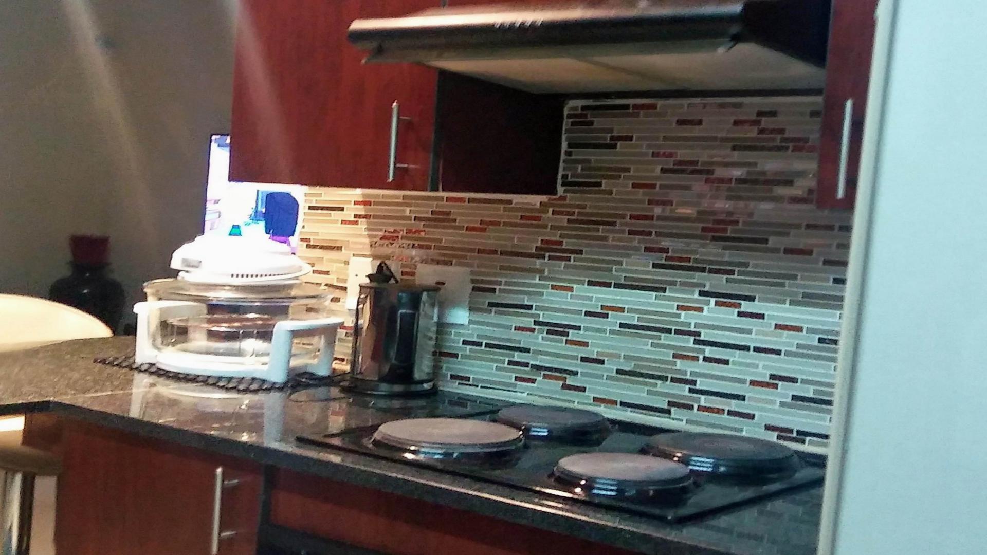 Kitchen - 7 square meters of property in Die Heuwel