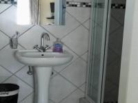 Main Bathroom - 4 square meters of property in Die Heuwel