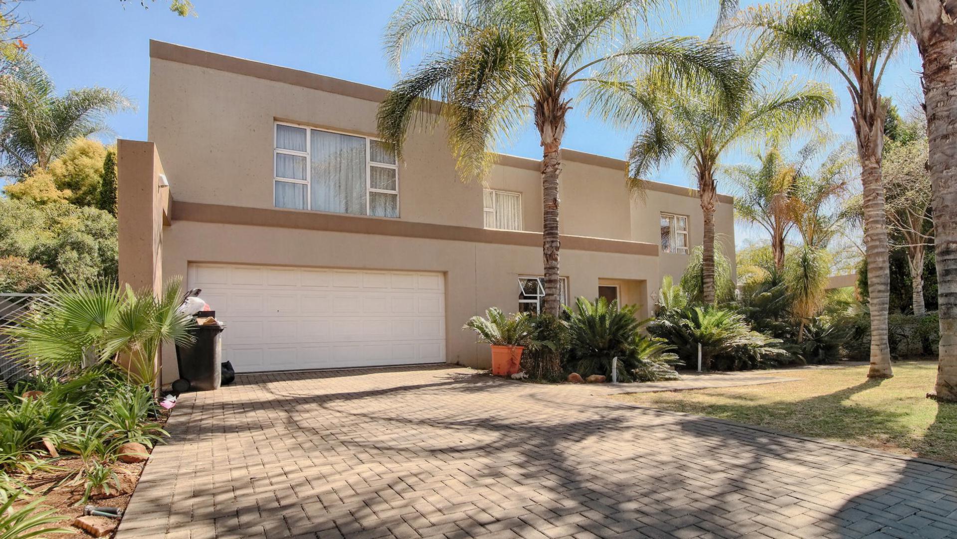 Front View of property in Silver Lakes Golf Estate