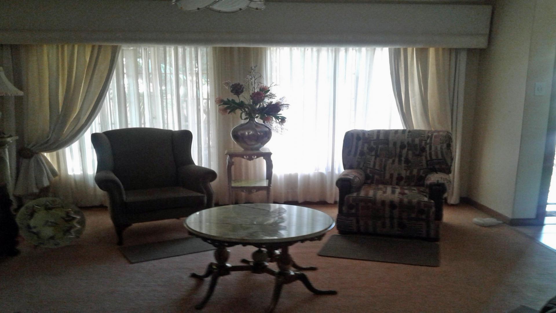 Lounges - 24 square meters of property in Modimolle (Nylstroom)