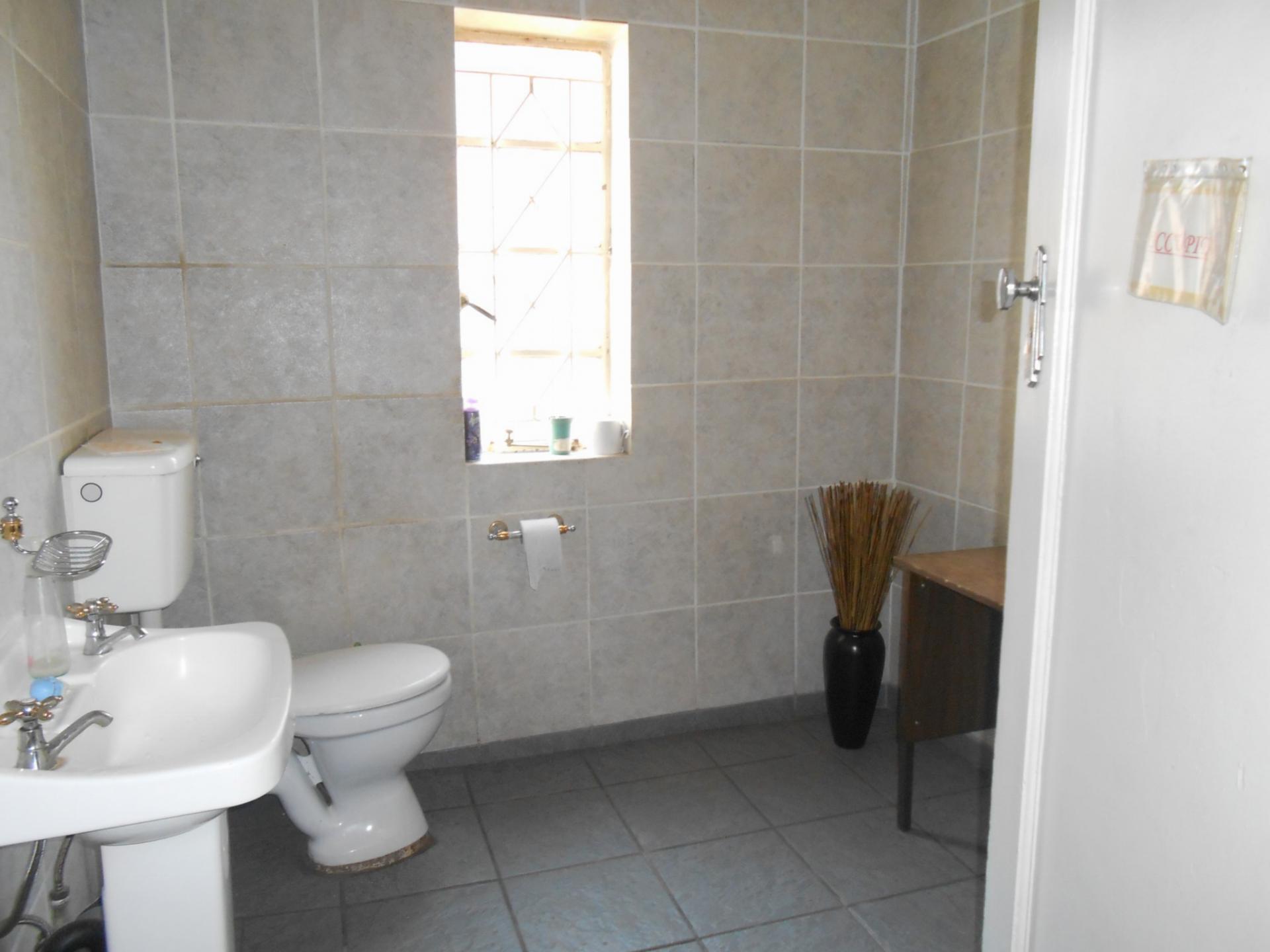 Bathroom 1 - 5 square meters of property in Primrose