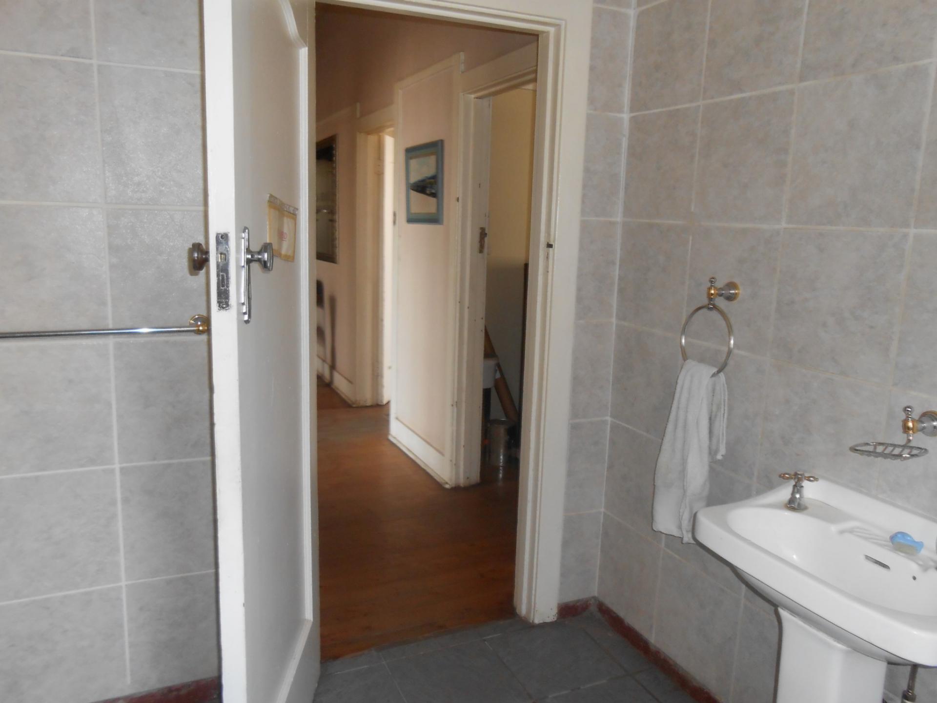 Bathroom 1 - 5 square meters of property in Primrose