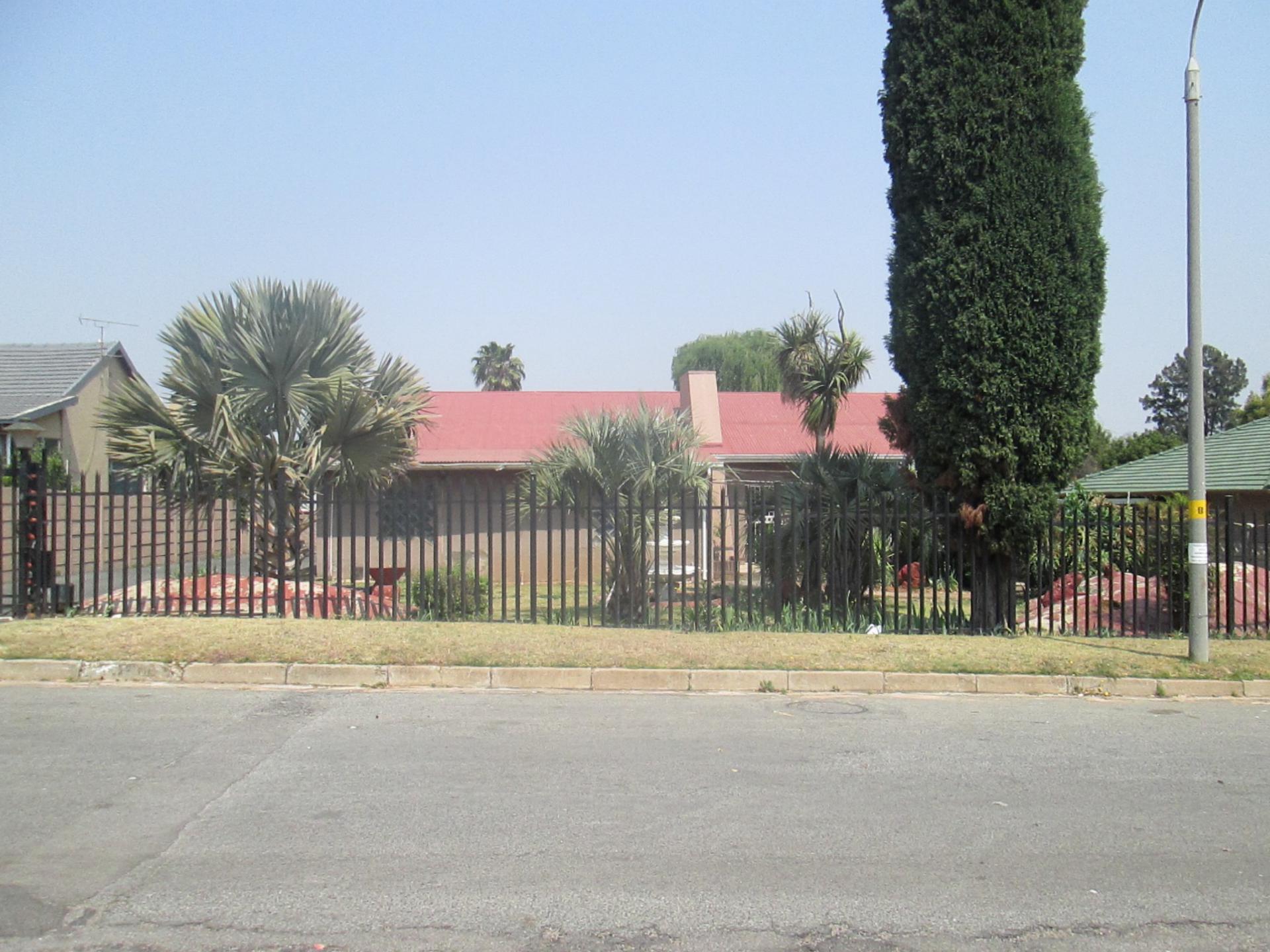 Front View of property in Kempton Park