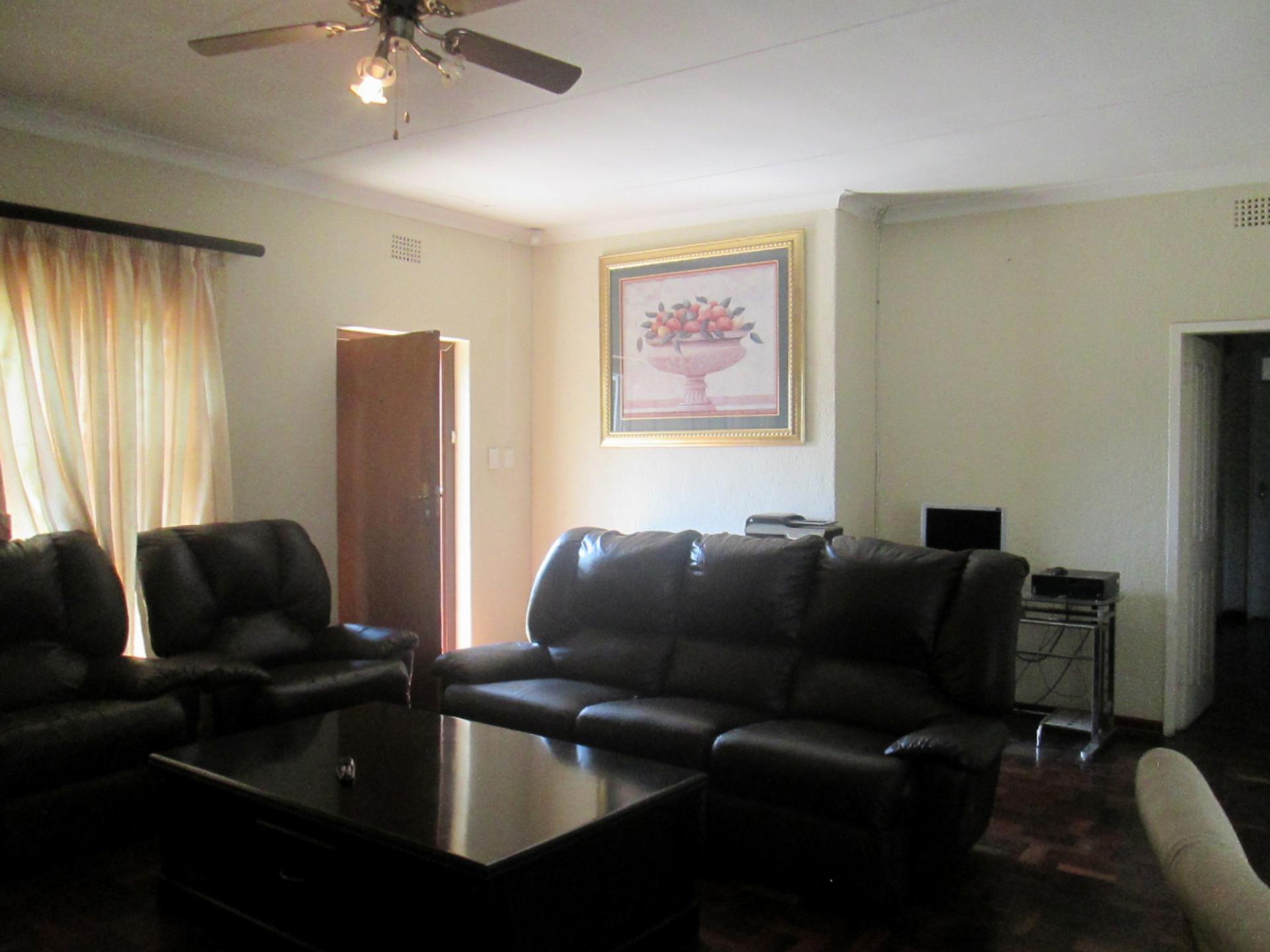 Lounges - 31 square meters of property in Kempton Park