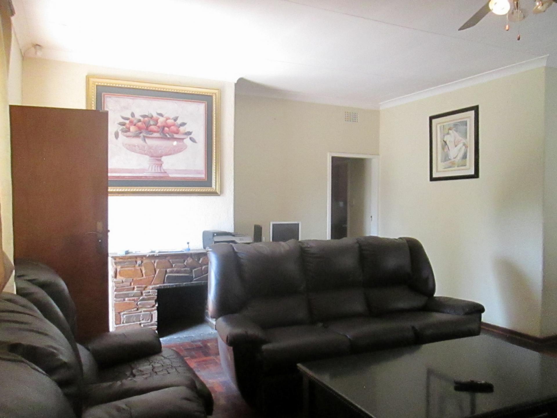 Lounges - 31 square meters of property in Kempton Park