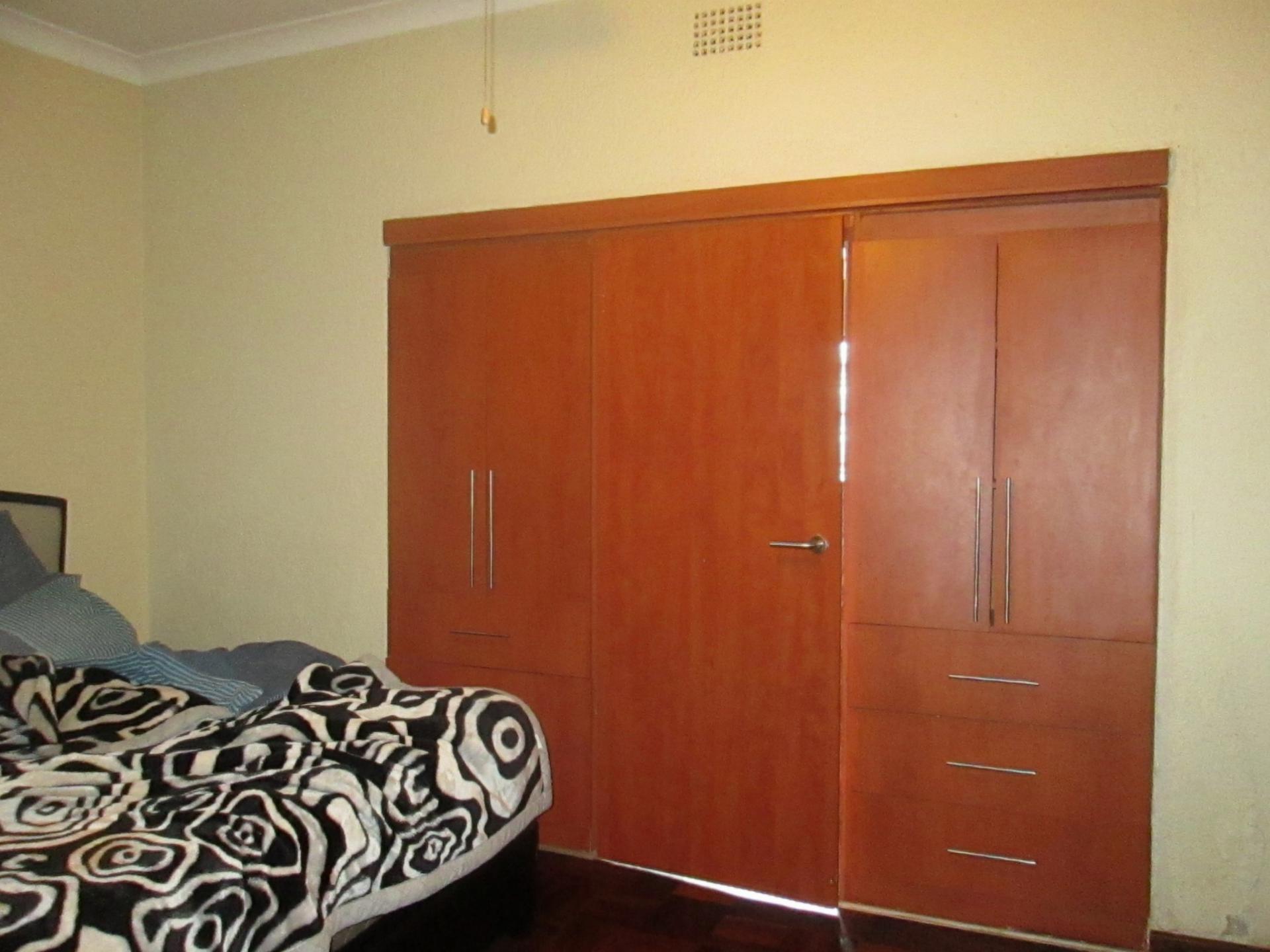 Bed Room 1 - 19 square meters of property in Kempton Park