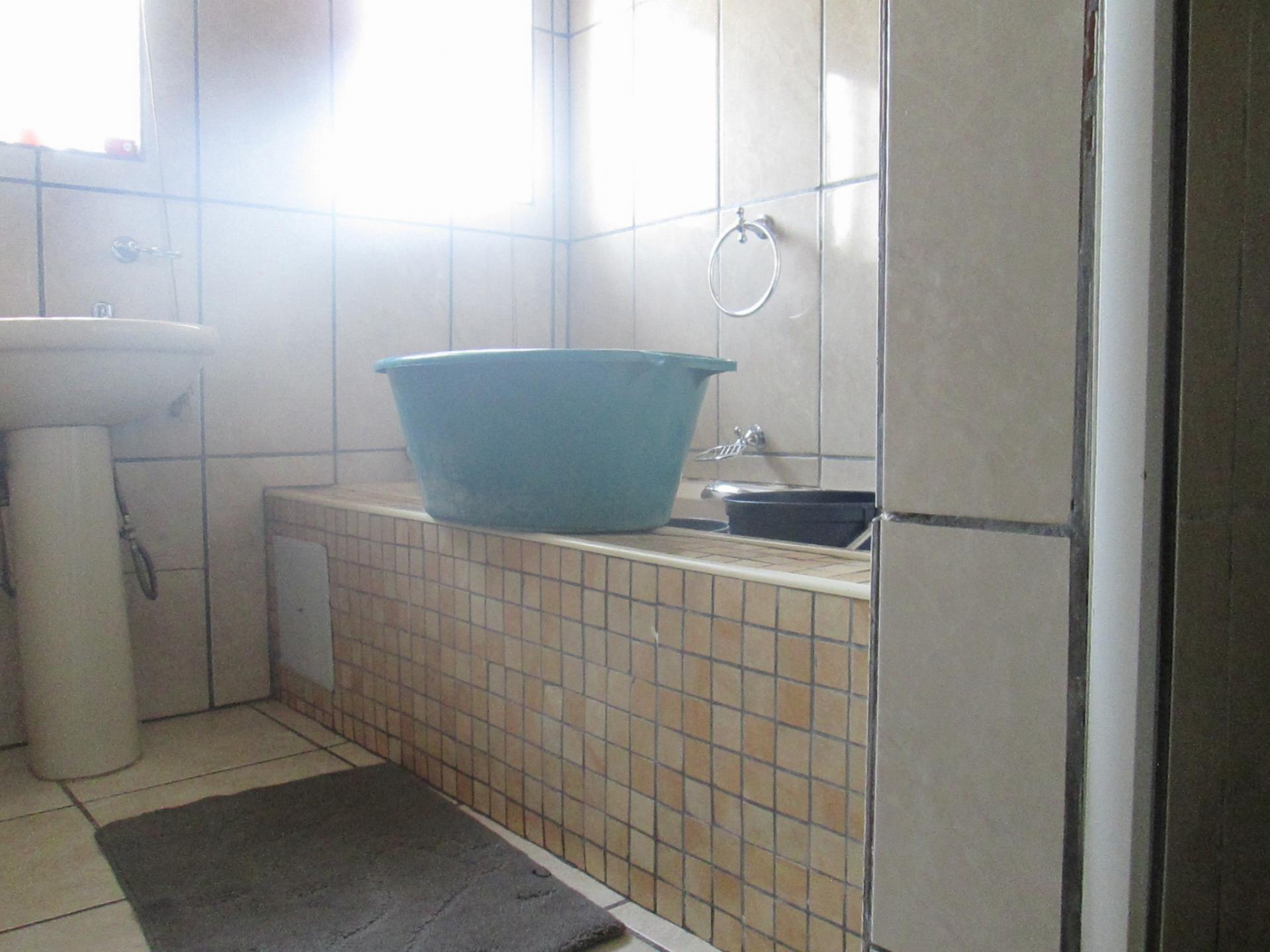 Bathroom 2 - 8 square meters of property in Kempton Park
