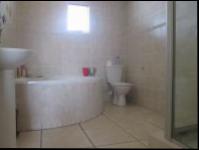 Bathroom 2 - 9 square meters of property in Benoni