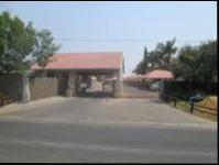 Front View of property in Glen Marais