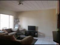 Lounges - 19 square meters of property in Glen Marais