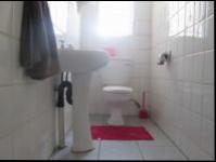 Bathroom 1 - 4 square meters of property in Glen Marais