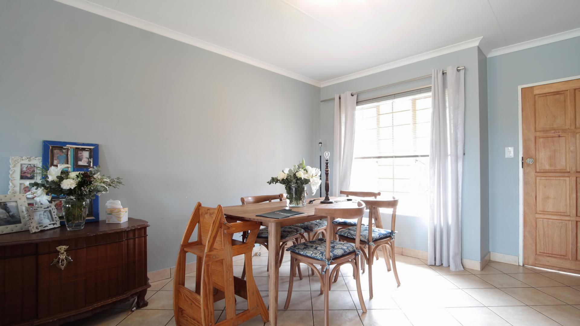 Dining Room - 16 square meters of property in The Wilds Estate