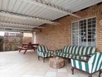 Patio - 32 square meters of property in The Wilds Estate