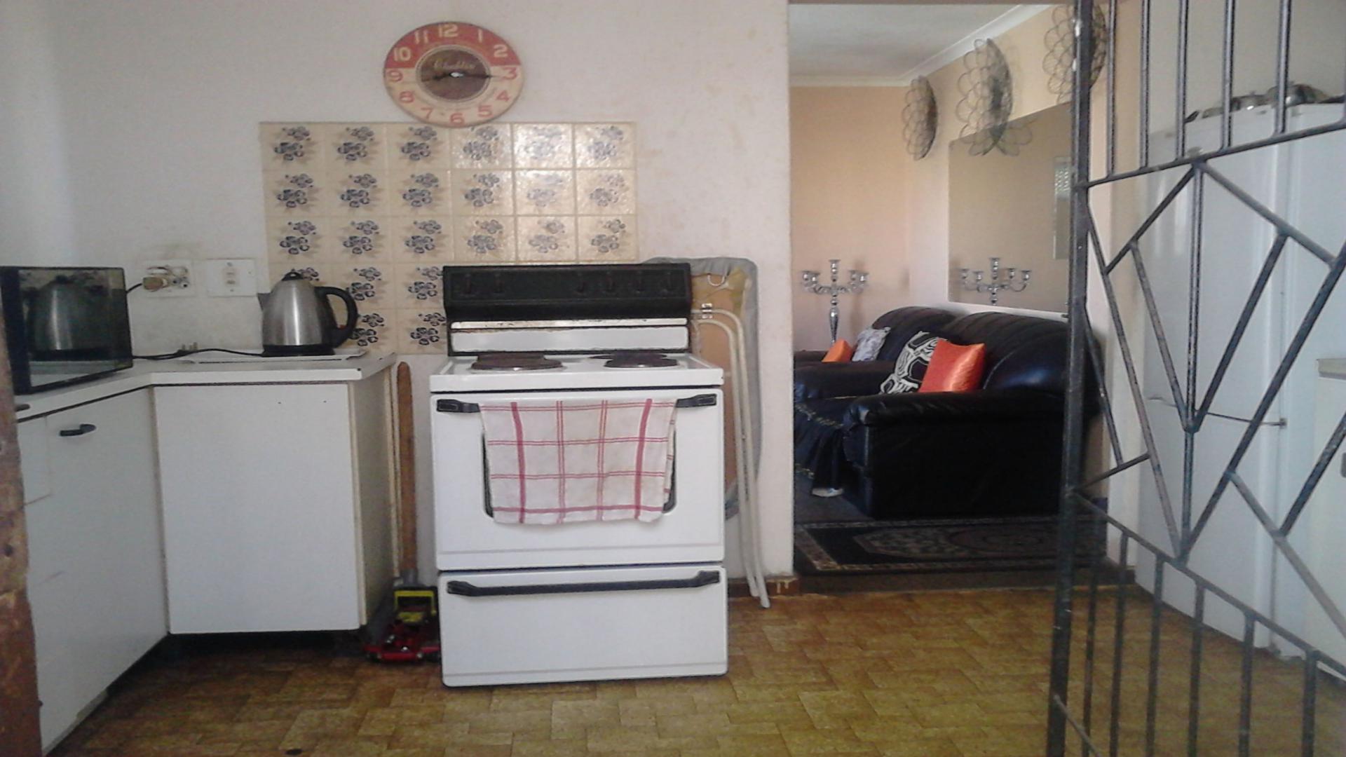 Kitchen - 8 square meters of property in New Eastridge