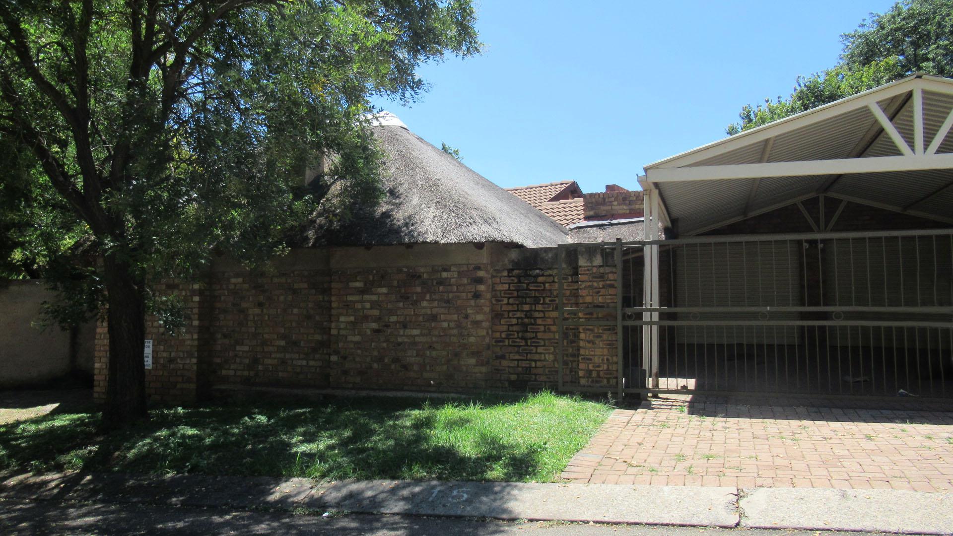 Front View of property in Rooihuiskraal