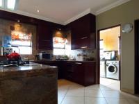Kitchen - 18 square meters of property in Silverwoods Country Estate