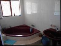 Main Bathroom - 43 square meters of property in Redcliffe