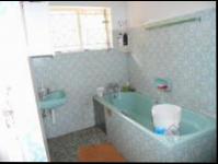 Main Bathroom - 43 square meters of property in Redcliffe