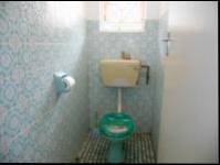 Main Bathroom - 43 square meters of property in Redcliffe