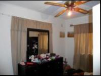 Bed Room 1 - 69 square meters of property in Redcliffe