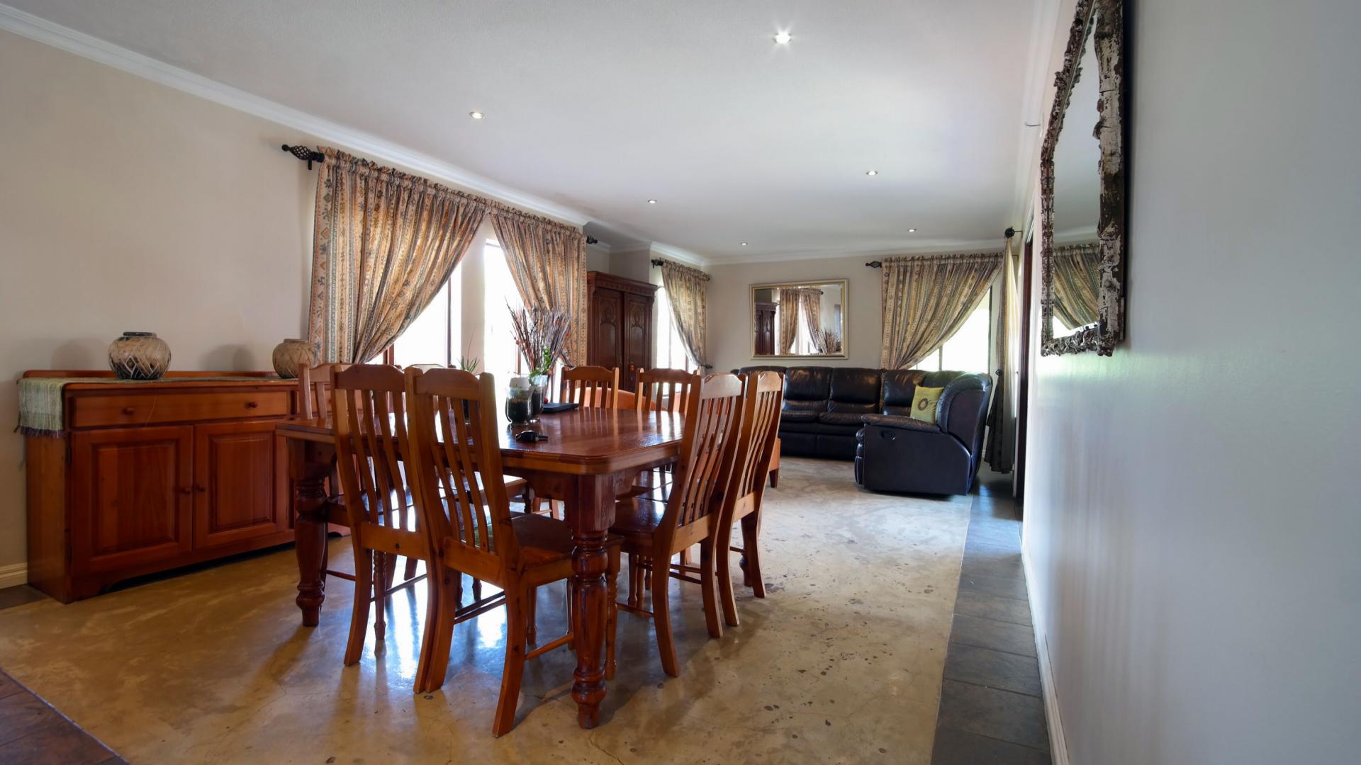 Dining Room - 21 square meters of property in Woodlands Lifestyle Estate