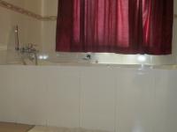 Main Bathroom - 15 square meters of property in Sunward park