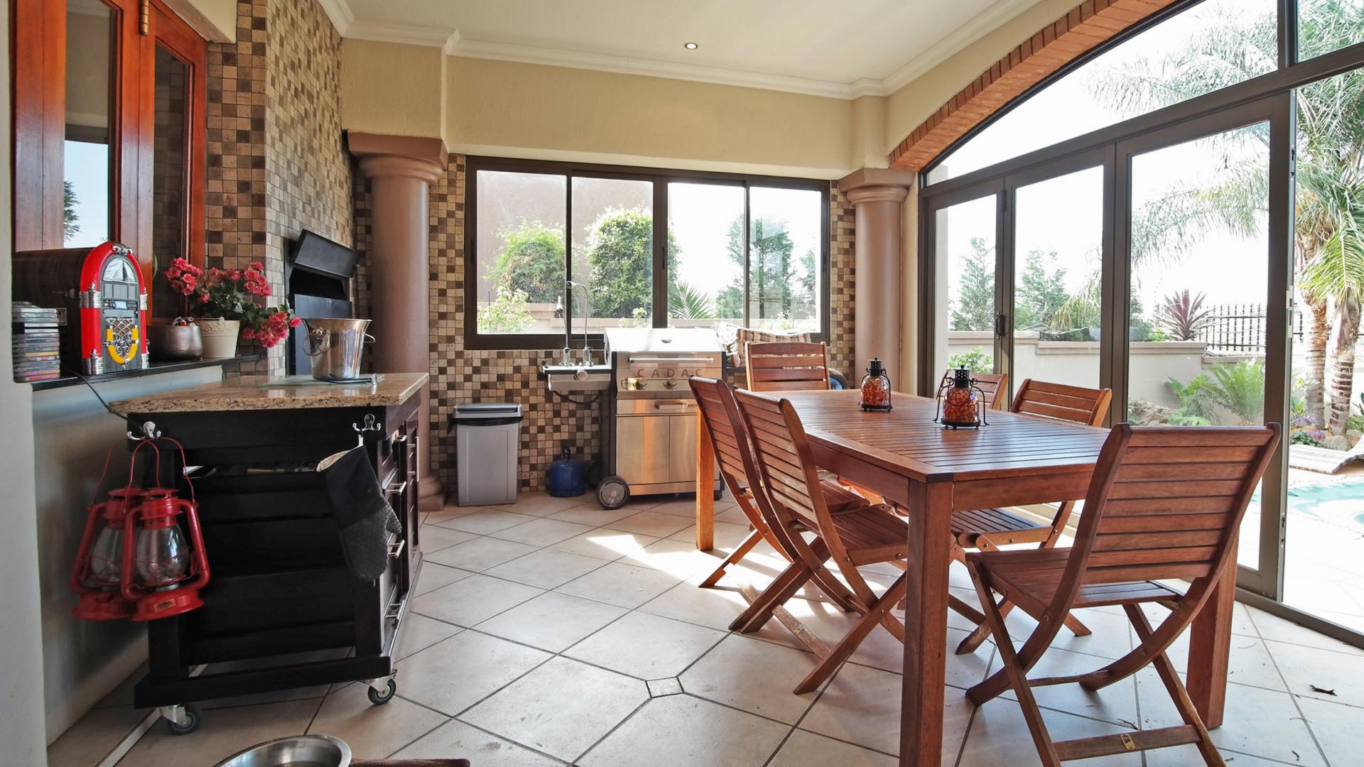 Patio - 25 square meters of property in The Wilds Estate