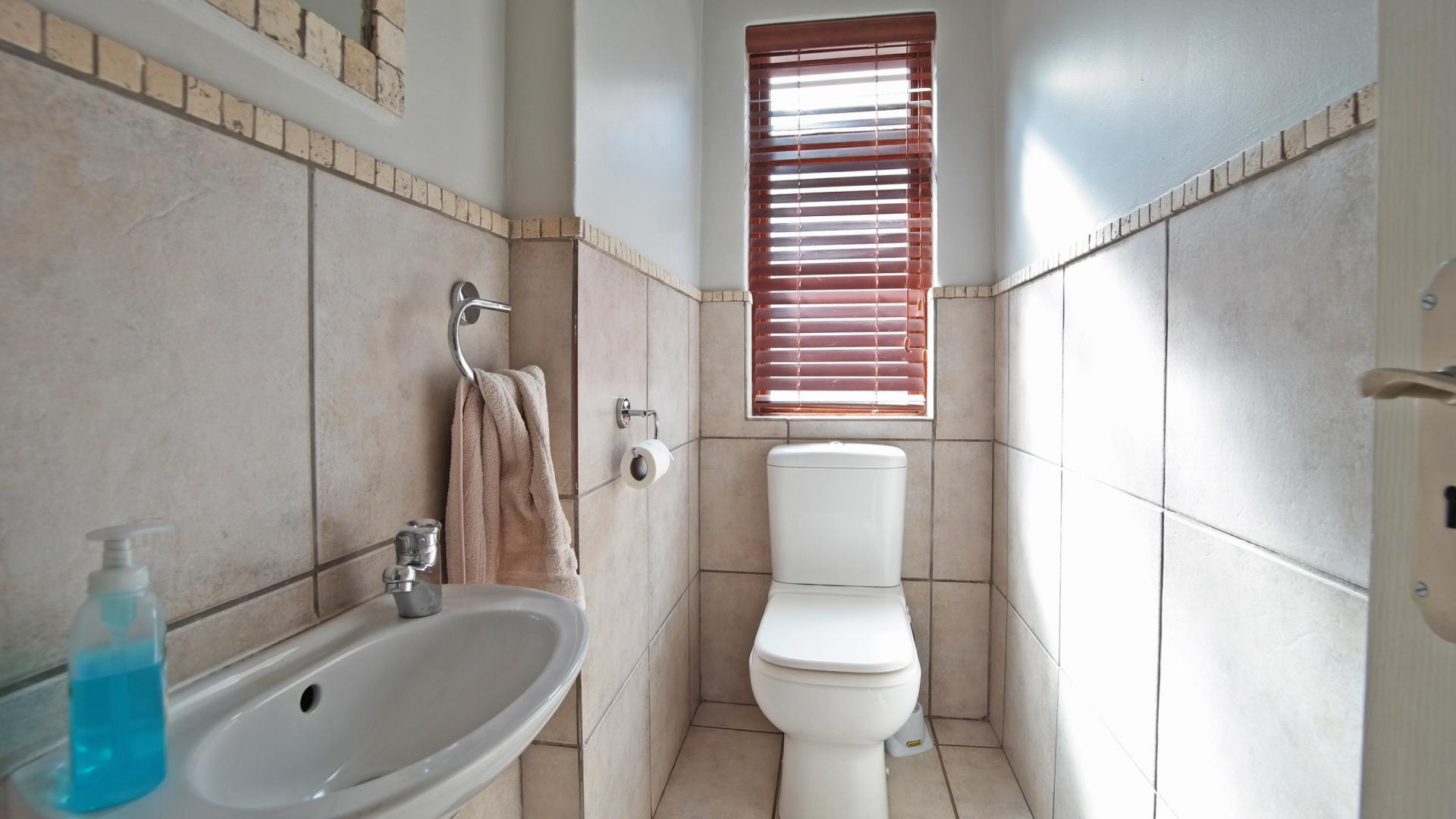 Guest Toilet - 3 square meters of property in The Wilds Estate