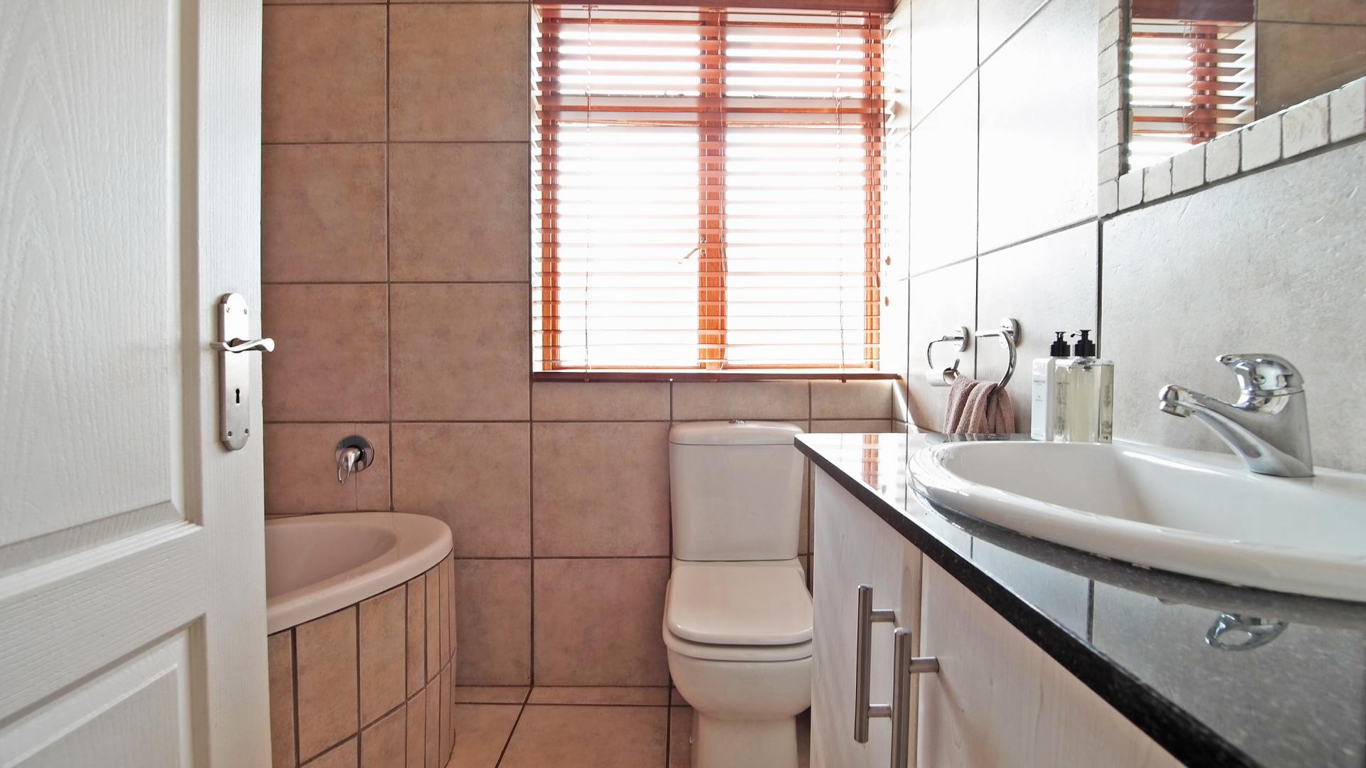 Bathroom 1 - 9 square meters of property in The Wilds Estate