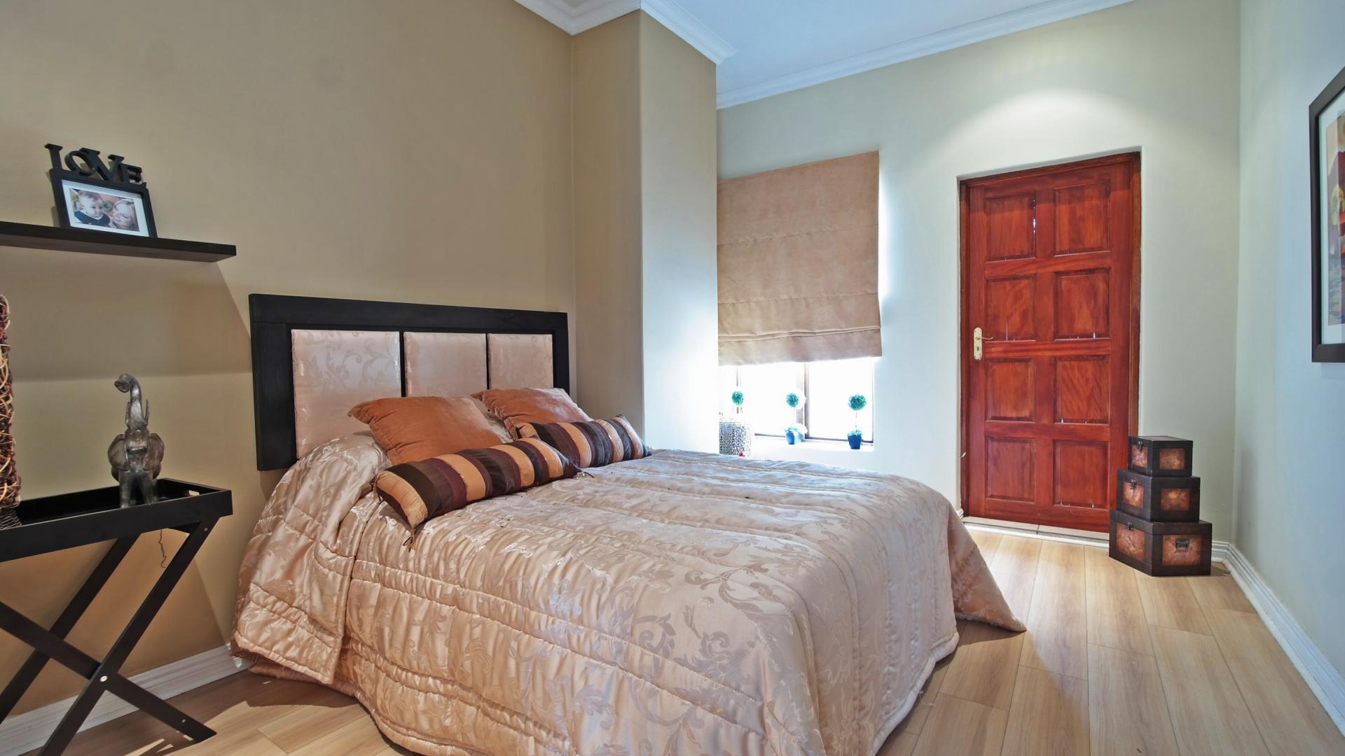 Bed Room 1 - 18 square meters of property in The Wilds Estate