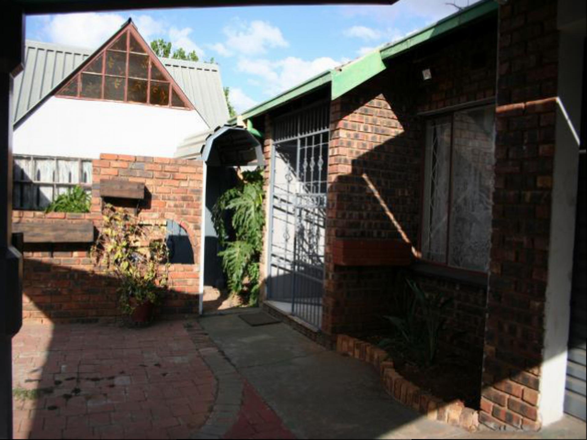 Front View of property in Middelburg - MP