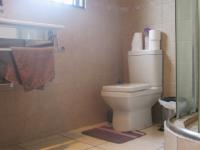 Main Bathroom - 7 square meters of property in Parkrand