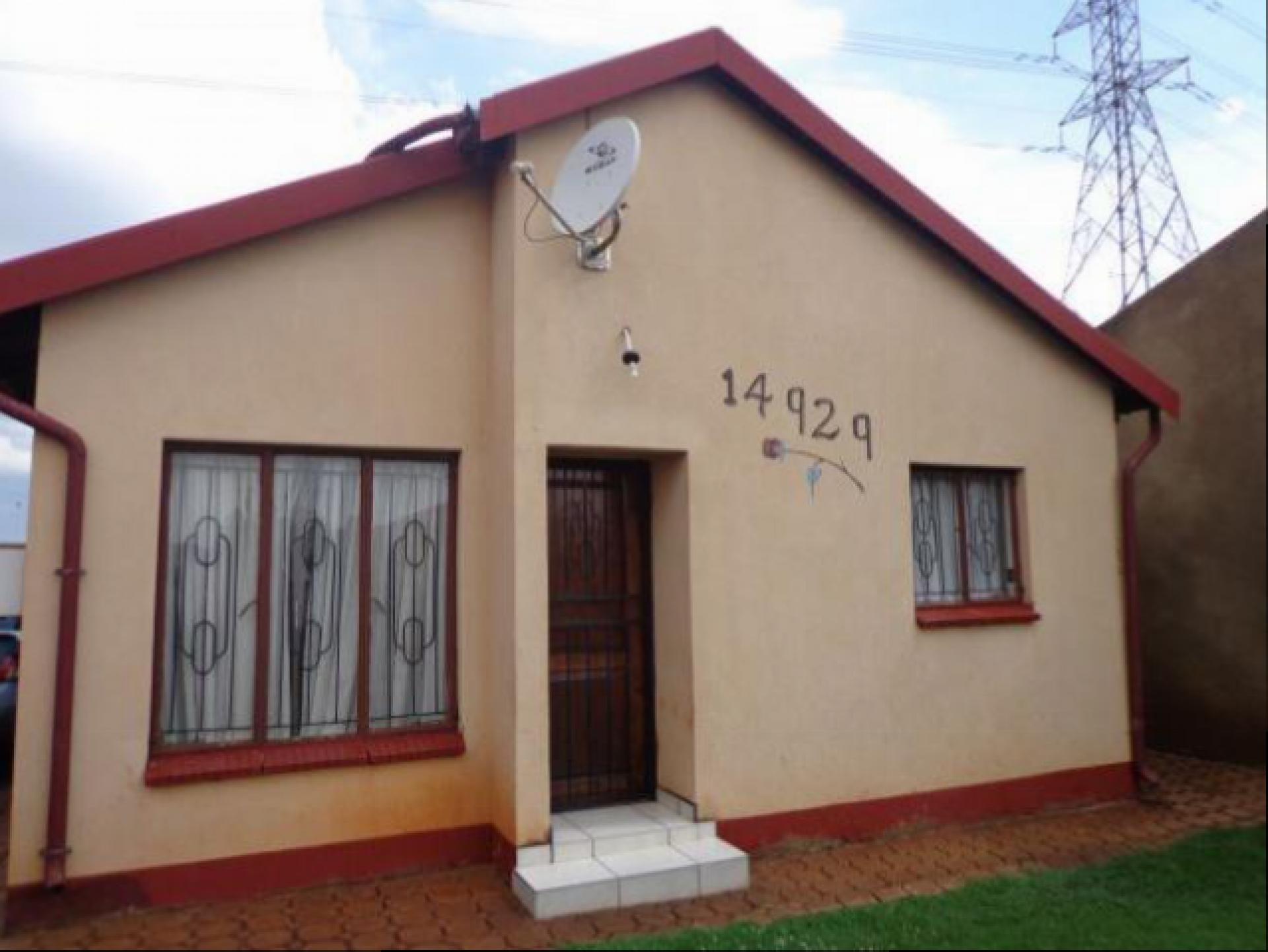 Front View of property in Vosloorus