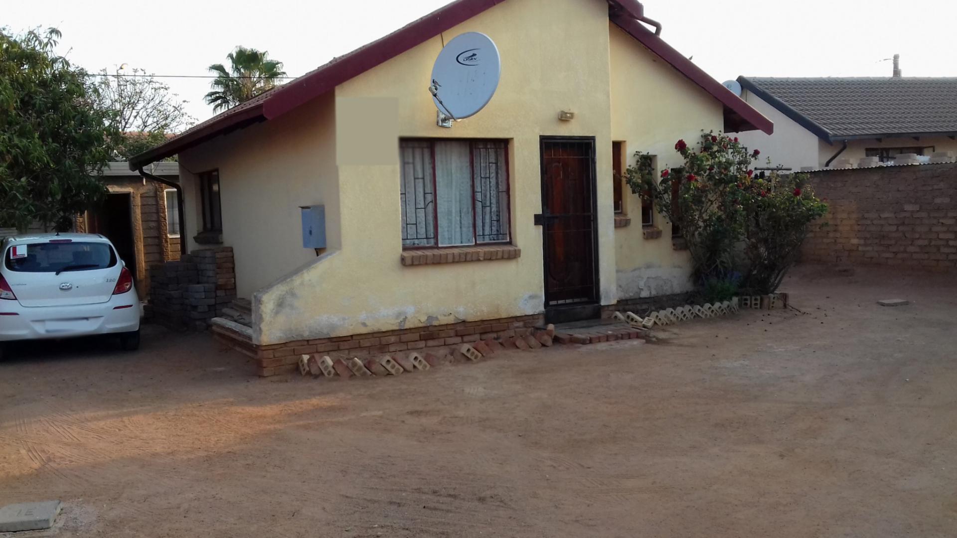 Front View of property in Soshanguve