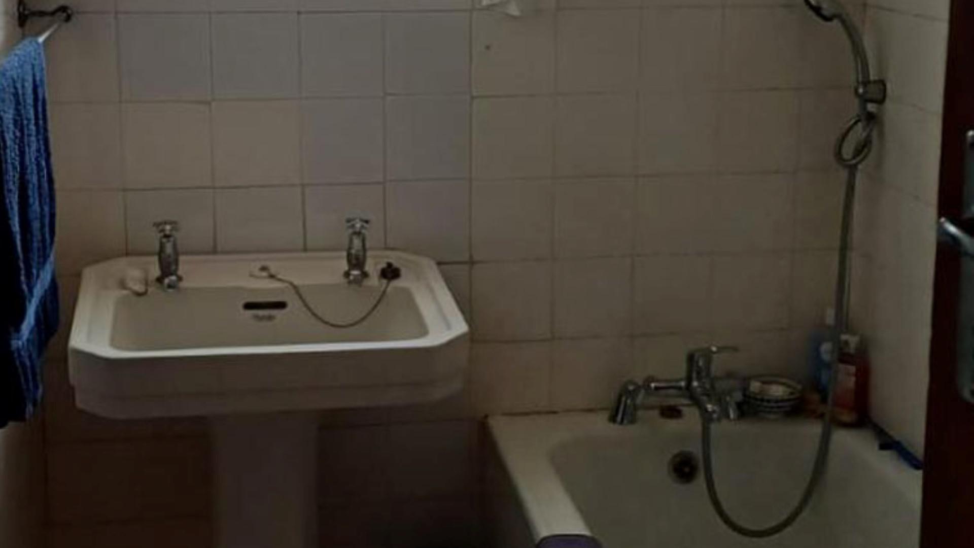 Bathroom 1 of property in Kensington - JHB