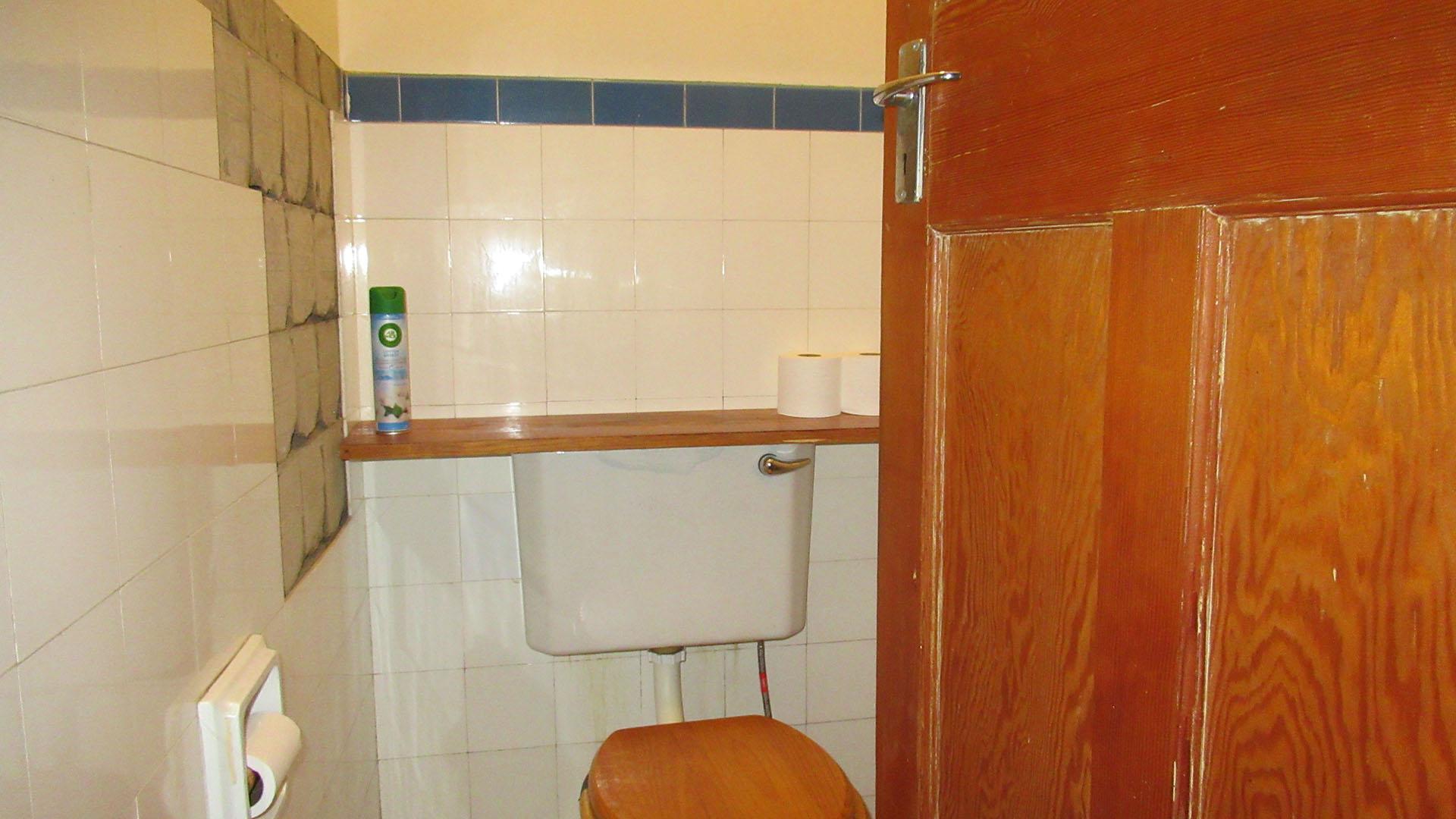 Bathroom 1 - 10 square meters of property in Kensington - JHB