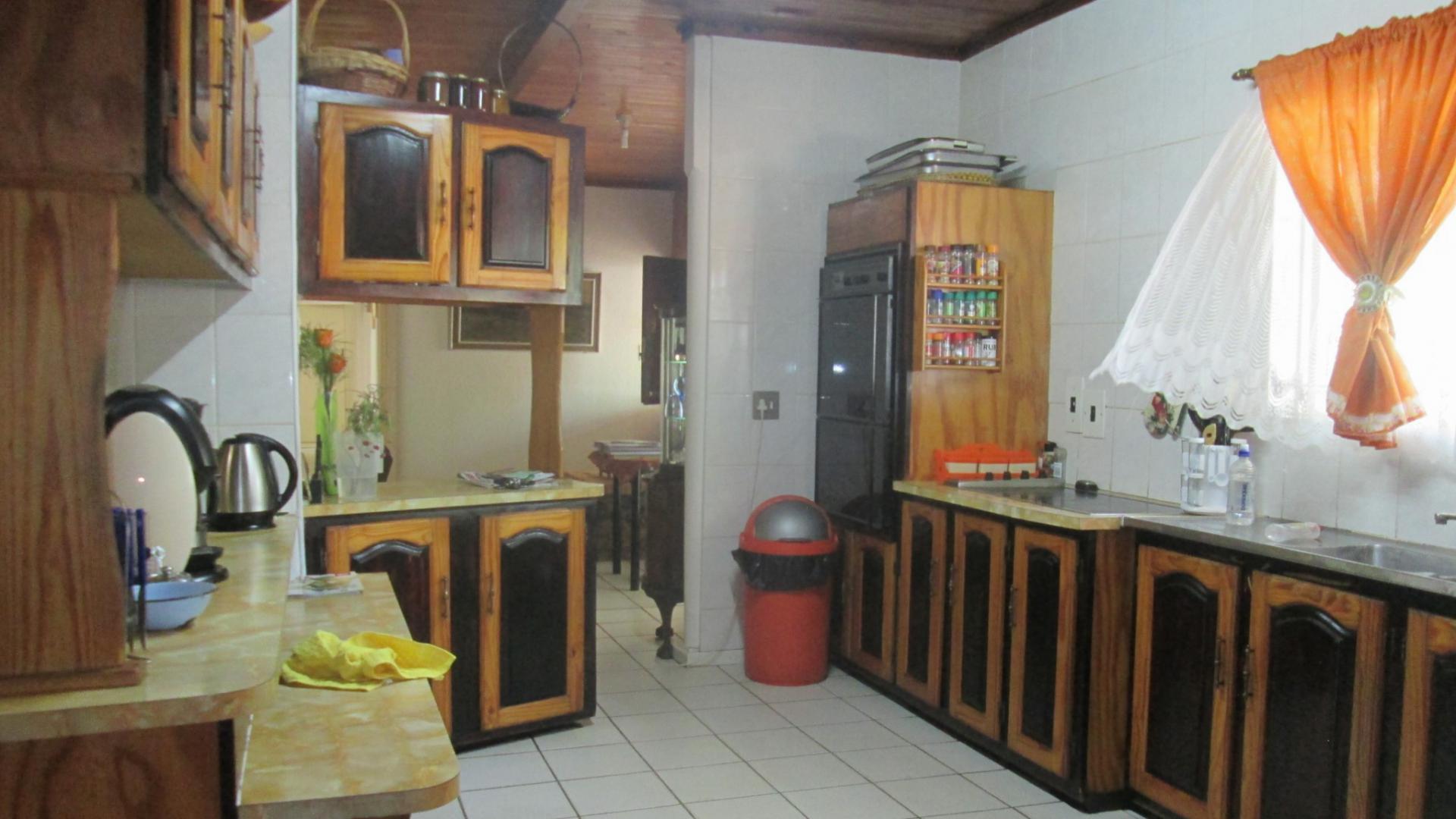 Kitchen - 43 square meters of property in Arcon Park