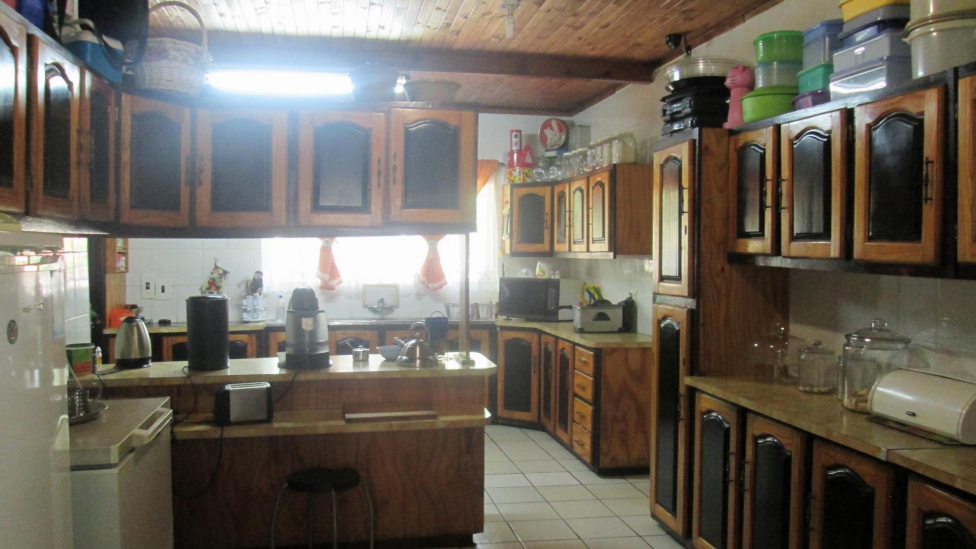 Kitchen - 43 square meters of property in Arcon Park