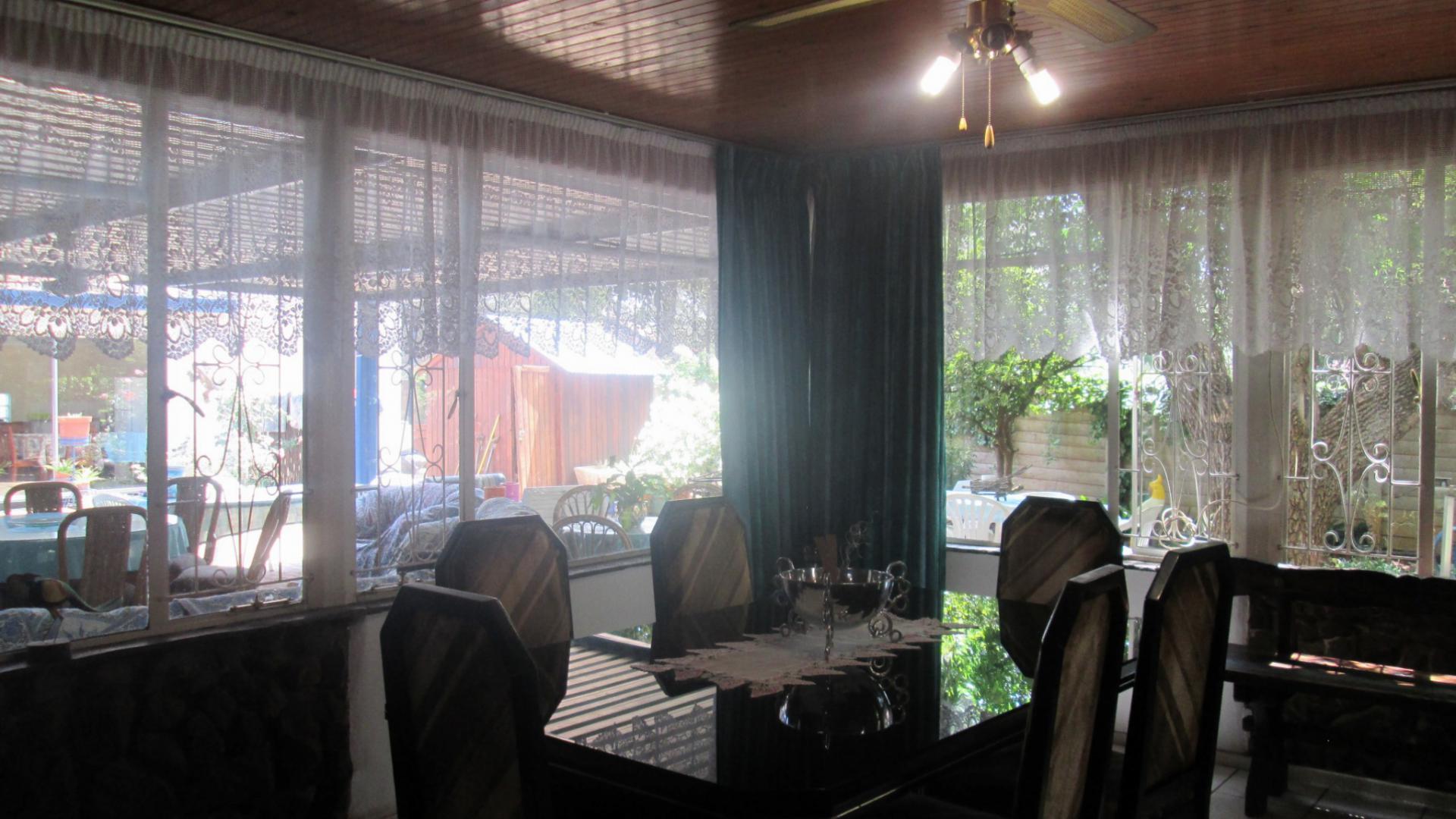 Dining Room - 47 square meters of property in Arcon Park