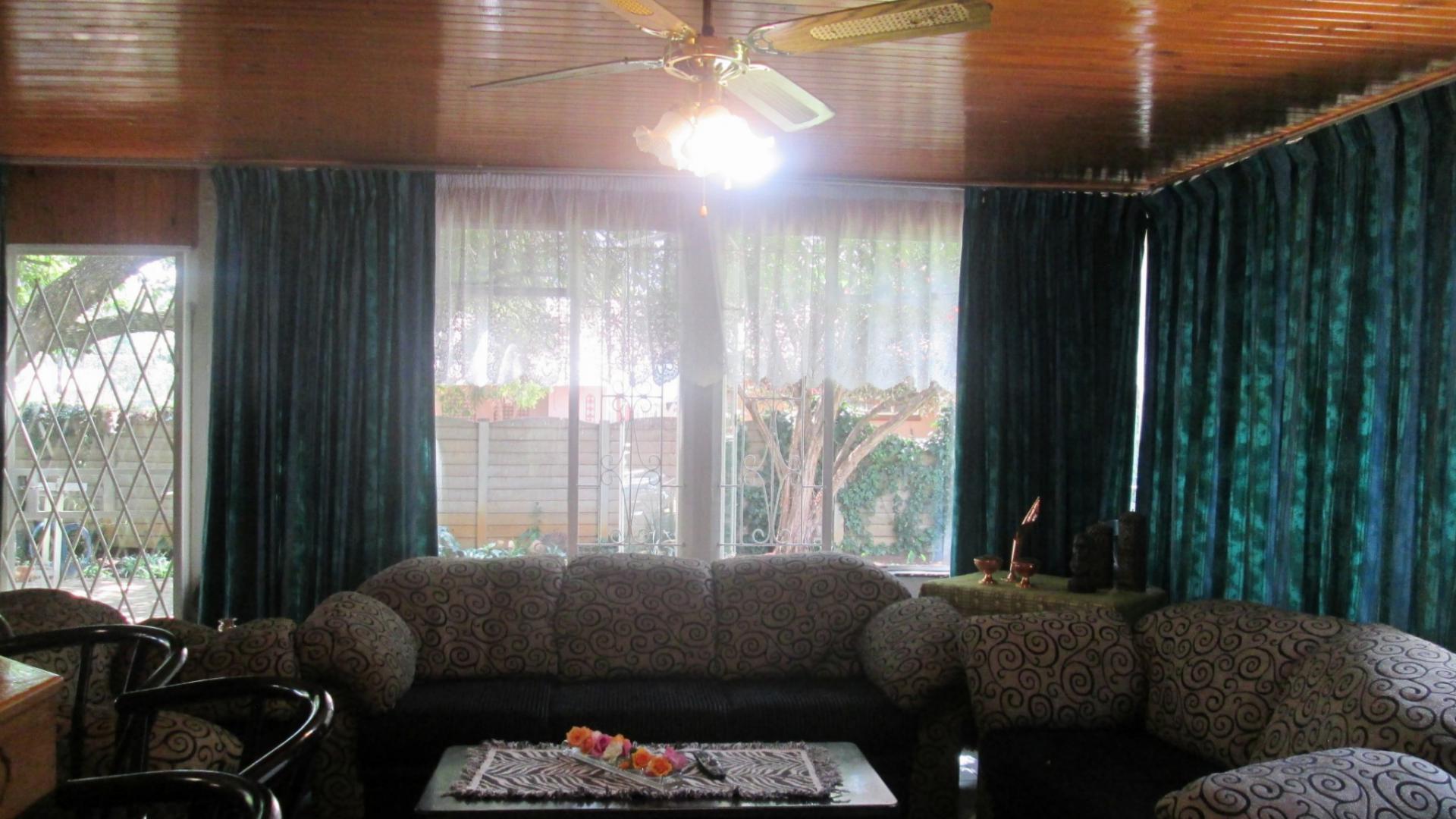 Lounges - 96 square meters of property in Arcon Park