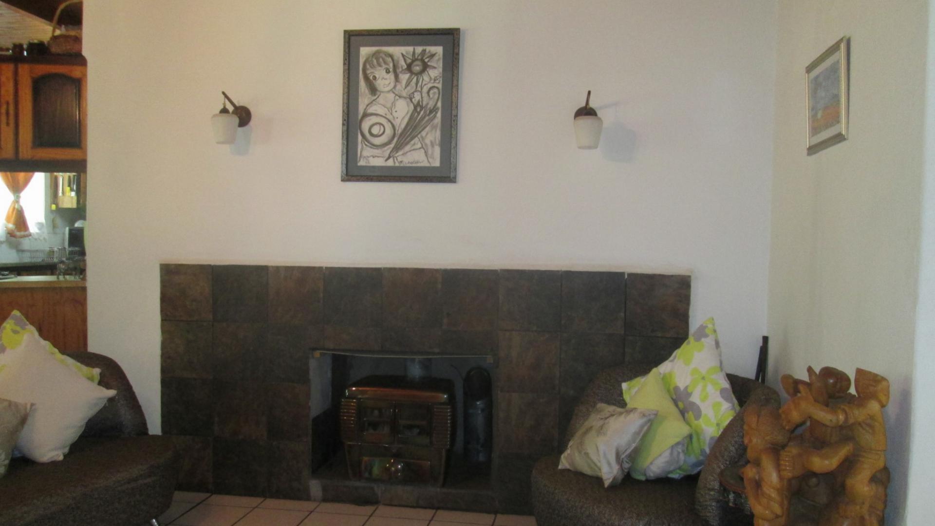 Lounges - 96 square meters of property in Arcon Park