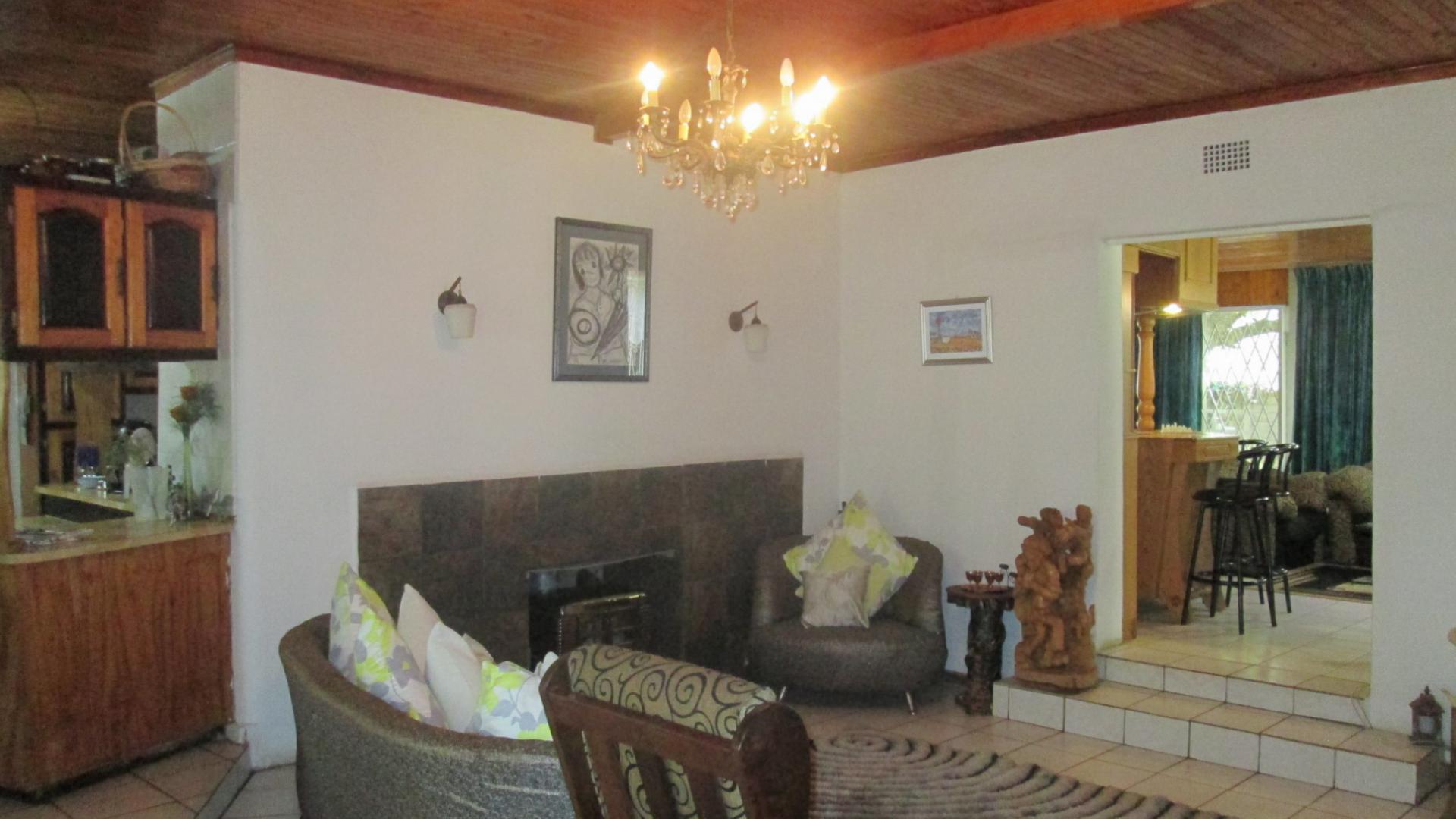 Lounges - 96 square meters of property in Arcon Park