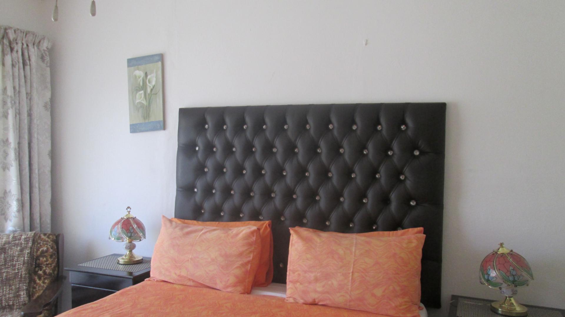 Bed Room 2 - 16 square meters of property in Arcon Park