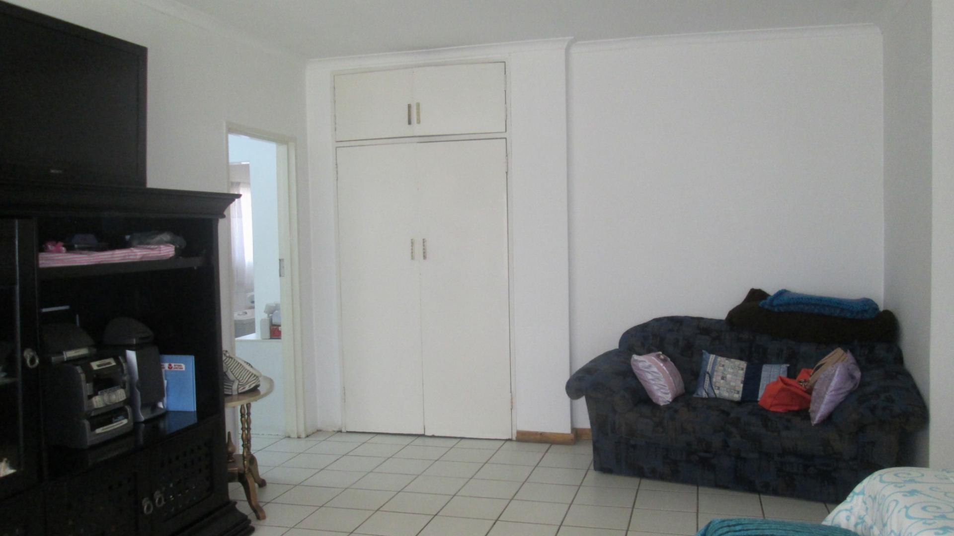 Main Bedroom of property in Arcon Park